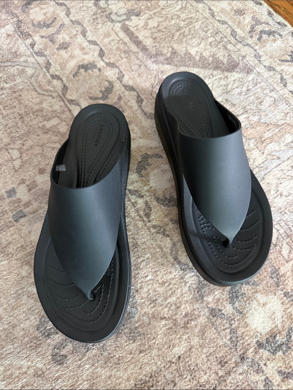 Crocs LiteRide Brooklyn Platform Flip Flops Sandals Black Size 9 Like New - Picture 6 of 8
